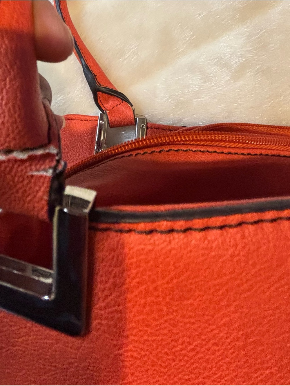 Liz Claiborne Women's Shoulder Bag in Coral Orange Leather-Style - Picture 14 of 16